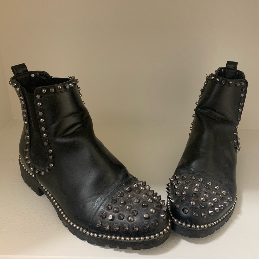 Women’s boots size 8.5